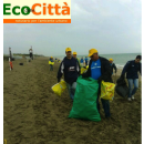 Immagine: Spiagge e Fondali puliti: a Capocotta tra nudisti e rifiuti