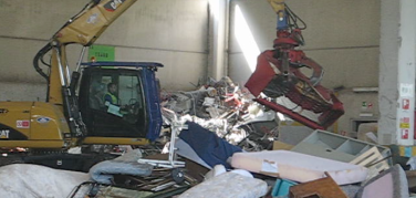Muggiano: l'impianto AMSA dove finiscono i rifiuti ingombranti di Milano / VIDEO