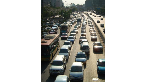 Immagine: Rottamazione obbligatoria per 6 milioni di auto in Cina: troppa CO2