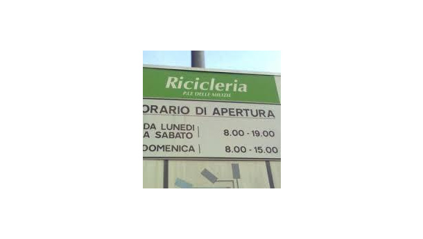 Immagine: AMSA, l'area antistante la ricicleria di p.le delle Milizie recintata