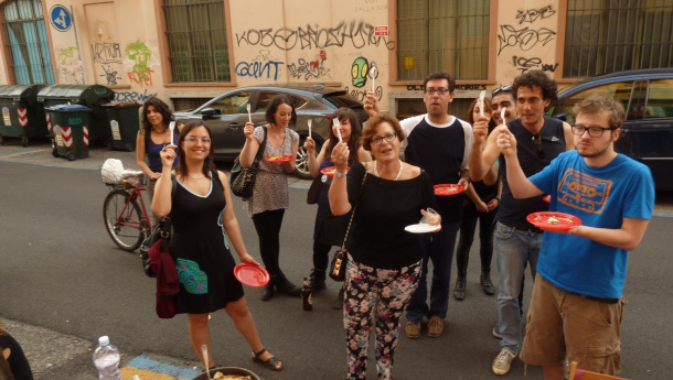 Immagine: Com'è andato l'aperifreegan delle Sentinelle dei Rifiuti a Torino | Video e foto