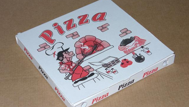Immagine: Pizza e mondiali, dove buttare il cartone sporco a fine partita?