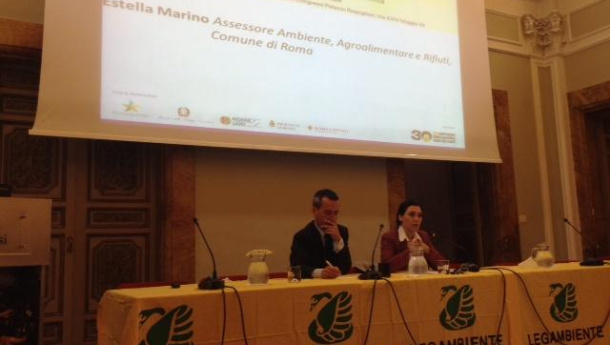 Immagine: ForumRifiuti, Estella Marino: ecco perché ci sono i rifiuti nelle strade di Roma | Intervento completo