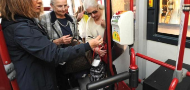 Tornelli sui bus e tariffe a consumo. Nuove idee per contrastare chi non compra il biglietto