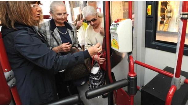 Immagine: Tornelli sui bus e tariffe a consumo. Nuove idee per contrastare chi non compra il biglietto