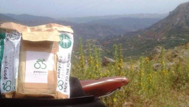 Immagine: Pony Express Zero Emissioni: consegna record in Spagna in sella alla bicicletta