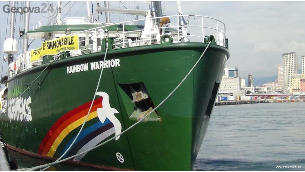 Immagine: Greenpeace in tour “Non è un Paese per fossili”: la Rainbow Warrior arriva a Civitavecchia