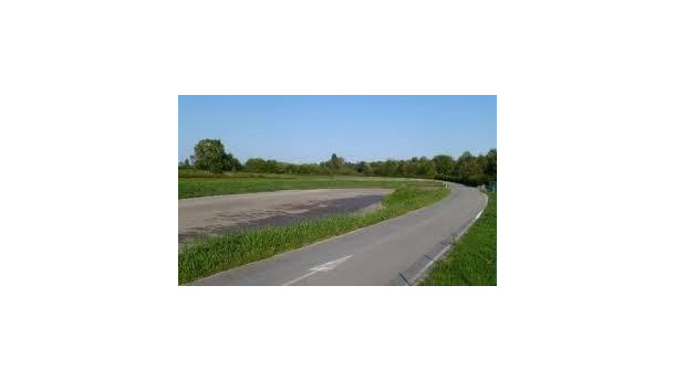 Immagine: Piene del Seveso a Milano: la vasca di esondazione del Parco Nord, mimetizzata da velodromo