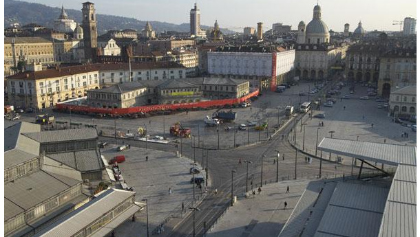 Immagine: Torino, un piano per la pedonalizzazione di piazza della Repubblica dopo la chiusura del mercato