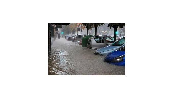 Immagine: Milano sott'acqua, continuano le piogge record e le esondazioni. Verso i 400 mm di pioggia in 2 mesi