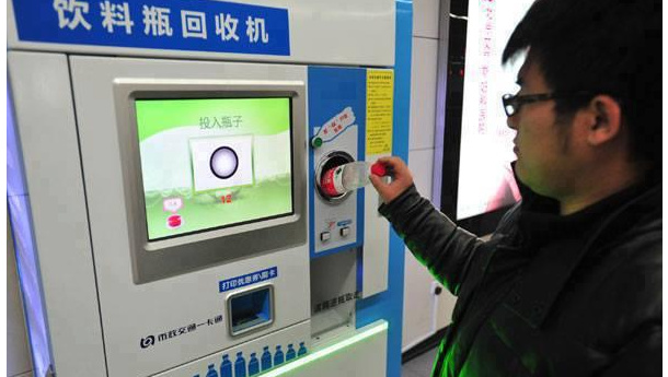 Immagine: Biglietti Atac in cambio di bottiglie? Ecco la proposta