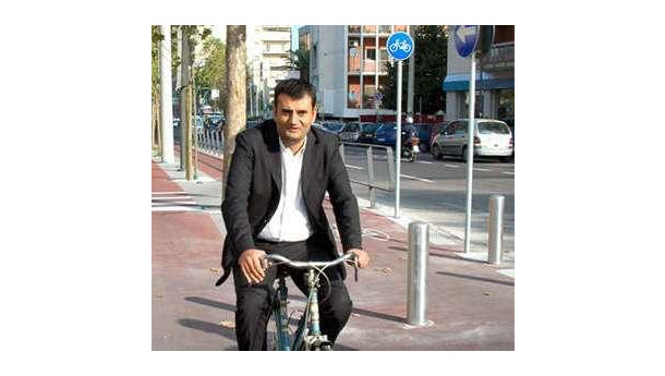 Immagine: Bari, 78° Fiera del Levante. Il sindaco Antonio Decaro in bicicletta