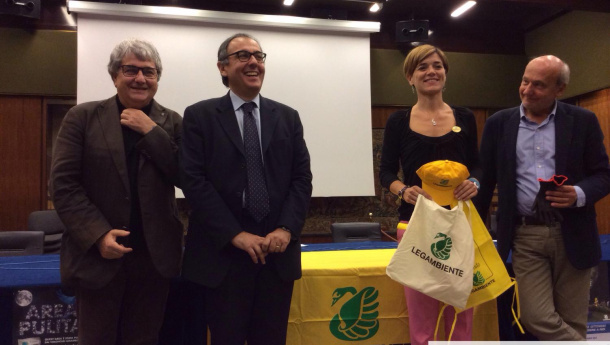 Immagine: Puliamo il mondo: lo spot della RAI