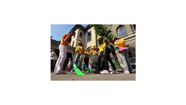 Immagine: Puliamo il Mondo. In campo anche 6.000 studenti a Milano e 40.000 in tutta Lombardia