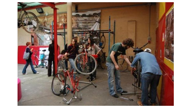 Immagine: Social Bike net, la prima ciclofficina sociale di Grugliasco