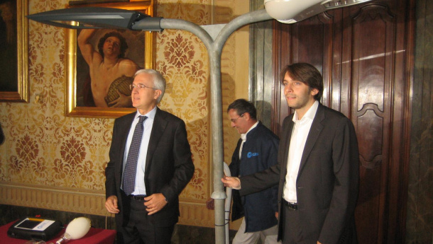 Immagine: -52% di consumi e -31% di costi: Milano presenta la 