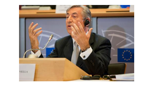 Immagine: Smog, il Commissario Europeo Vella: 