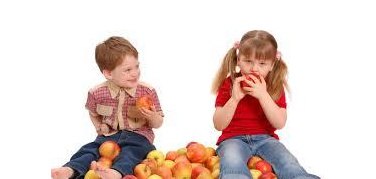Più frutta al mattino al posto della merenda, così il comune di Piacenza combatte lo spreco di cibo