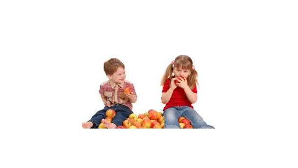 Immagine: Più frutta al mattino al posto della merenda, così il comune di Piacenza combatte lo spreco di cibo