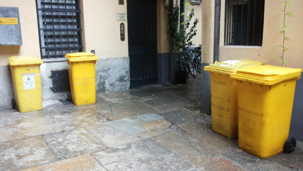 Immagine: Contenitori condominiali, qualche indicazione su dove buttare carta e cartone