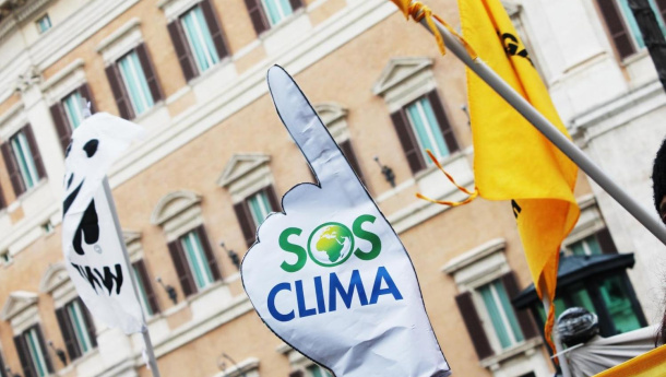 Immagine: Ambientalisti in presidio a Montecitorio contro l'articolo 38 dello Sblocca Italia