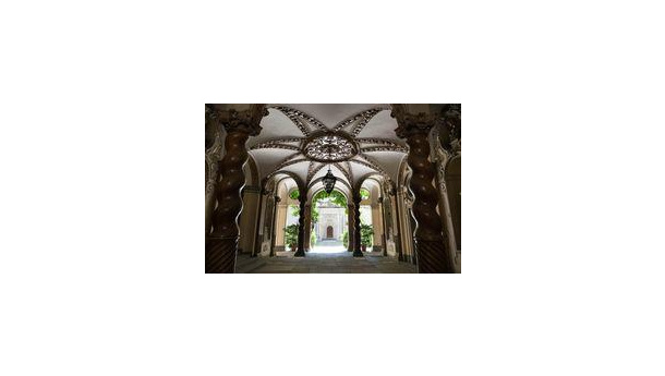 Immagine: Palazzo Carpano o Carta-no? Dove l'eleganza produce rifiuto