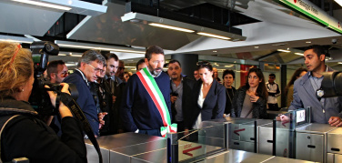 Roma, inaugurata Metro C. Primo giro per i romani tra imprevisti ed entusiasmo