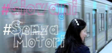 Giovani&SenzaMotori. Intervista ad un ventenne di Milano che si muove solo a piedi e coi mezzi pubblici