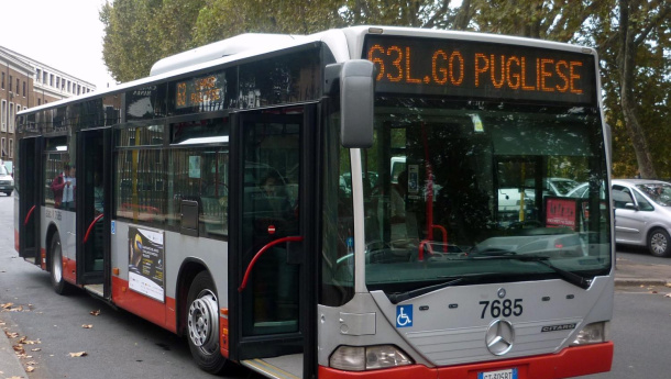 Immagine: Atac, lotta alle evasioni: controllori alle fermate e ingresso dalla porta anteriore