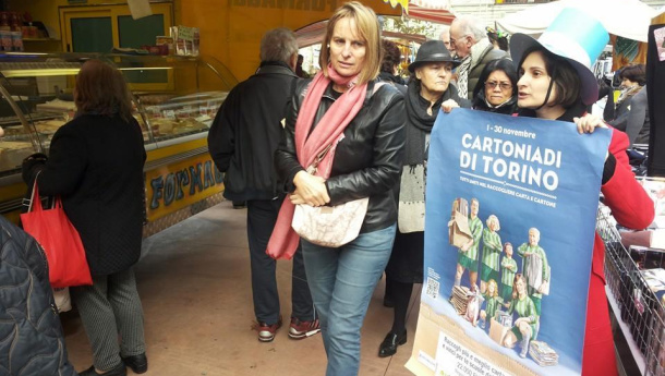 Immagine: Cartoniadi di Torino, il Circo Straccio nei mercati cittadini | Video e foto