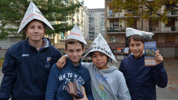Immagine: L'uscita della II E della scuola media Antonelli per promuovere le Cartoniadi