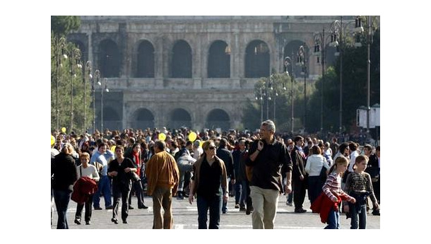 Immagine: La domenica a piedi di Roma: 386 multe e tante azioni per il decoro