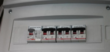 Consumi elettrici di ottobre, calo dell' -1,4% rispetto al 2013. In 10 mesi scesi del 2,9%