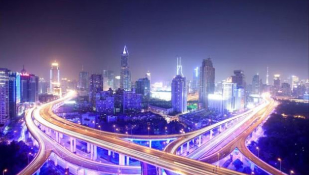 Immagine: La luce LED bianca con componenti blu è dannosa. La dichiarazione di un gruppo di esperti