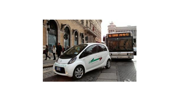Immagine: Elettroshopping a Roma con le auto elettriche in prova nel Tridente