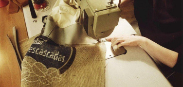 A Torino c'è un laboratorio creativo che dà nuova vita a scarti e 