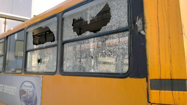 Immagine: Bari, vandali in azione su autobus Amtab. La reazione del sindaco Decaro