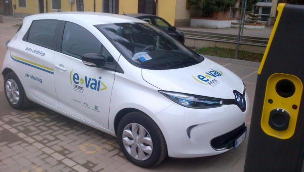 Immagine: A Cesano Boscone dipendenti e consumatori al supermercato con car sharing e car pooling