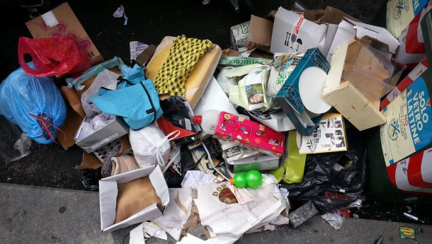 Immagine: Milano e Torino, s'impennano i rifiuti prodotti a dicembre 2014 rispetto al 2013
