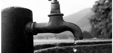 Acqua, rifiuti ed elettricità: tariffe raddoppiate in dieci anni. Nel 2014 stangata da 324 euro a famiglia