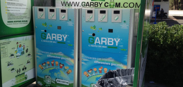 Bottiglie vuote e lattine in cambio di buoni spesa