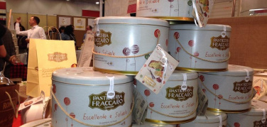 Nel contenitore d’acciaio il Panettone dei Presìdi Slow Food è ancora più buono