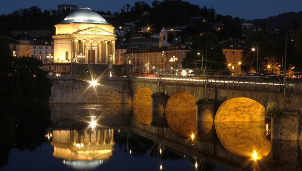 Immagine: Intervento contro l'inquinamento luminoso in città. Difendendo i pipistrelli difendiamo anche la qualità della vita umana