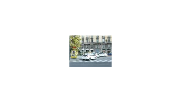 Immagine: Taxi, assegnato a Fastweb il bando per il numero unico a Milano