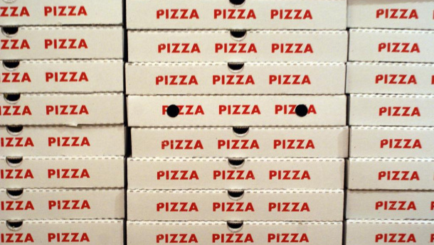 Immagine: Anche i cartoni della pizza si possono riciclare. (Non buttateli nell'indifferenziato salvo casi gravi)