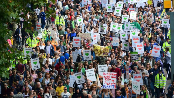 Immagine: Oltre 20 mila persone alla Marcia per il Clima del 7 marzo a Londra