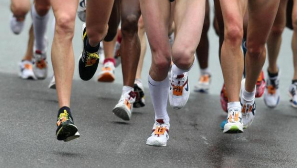 Immagine: La pista di Pietro: a Roma le scarpe da ginnastica diventano parchi per bambini