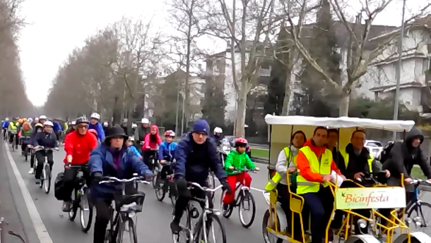 Immagine: Bicinfesta Milano, ecco la biciclettata di Primavera dei ciclisti milanesi | Video
