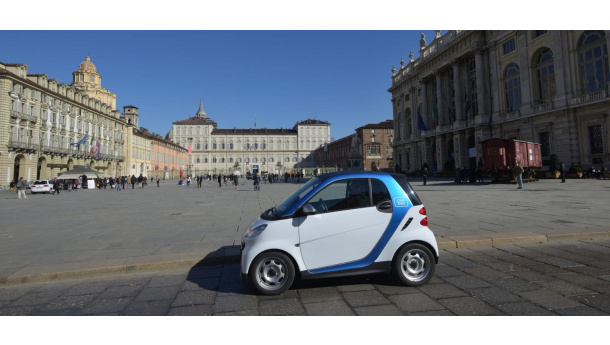 Immagine: Car2go arriva a Torino. Dall'8 aprile sotto la Mole il car sharing a flusso libero