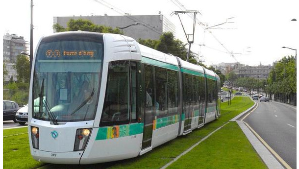Immagine: Parigi, ad un anno di distanza tornano le targhe alterne
